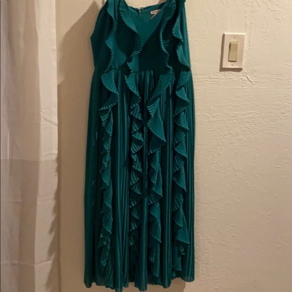 H&M | Dresses | Emerald Green Ruffle Dress Runway Collection | Poshmark H&M | Dresses | Emerald Green Ruffle Dress Runway Collection | Poshmark